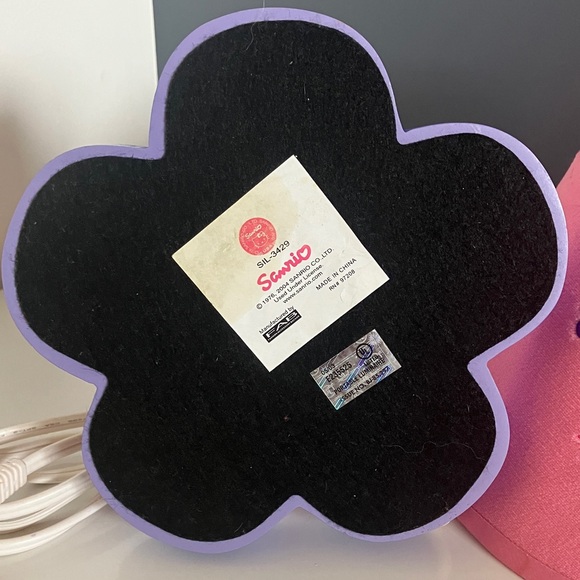 Hello Kitty Pink and Purple Flower Lamp - Picture 5 of 6